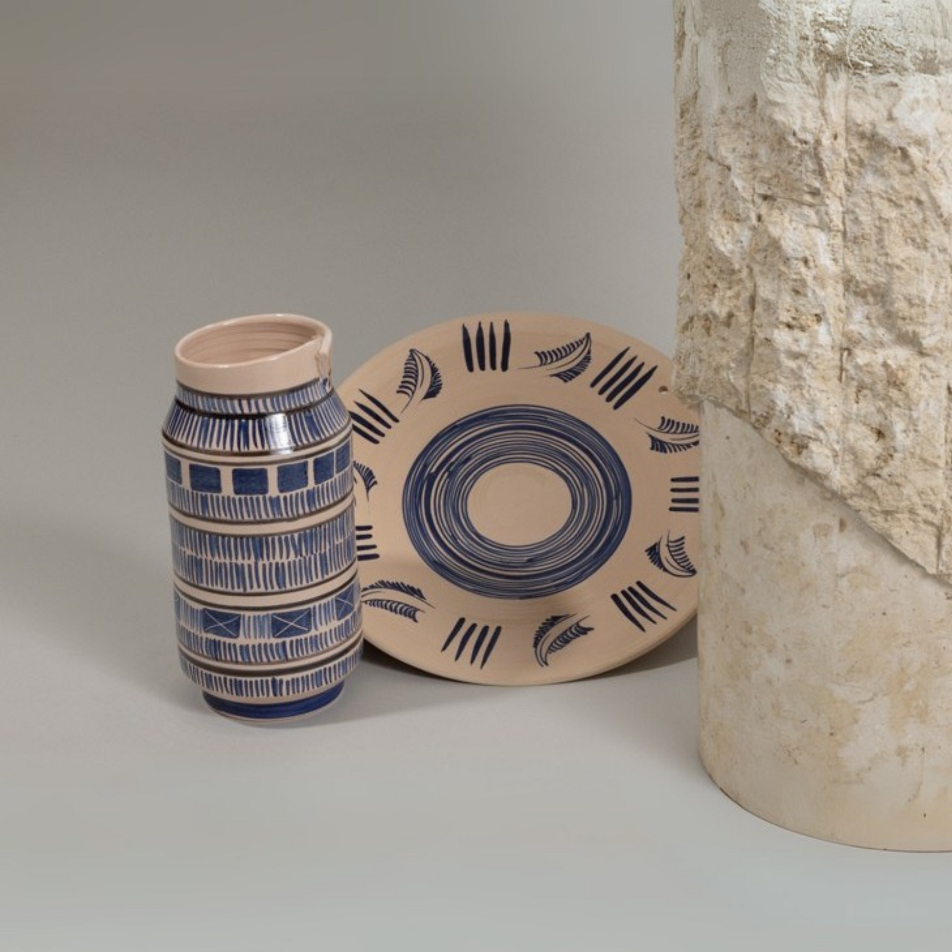 Assiette à Vers Décoratifs